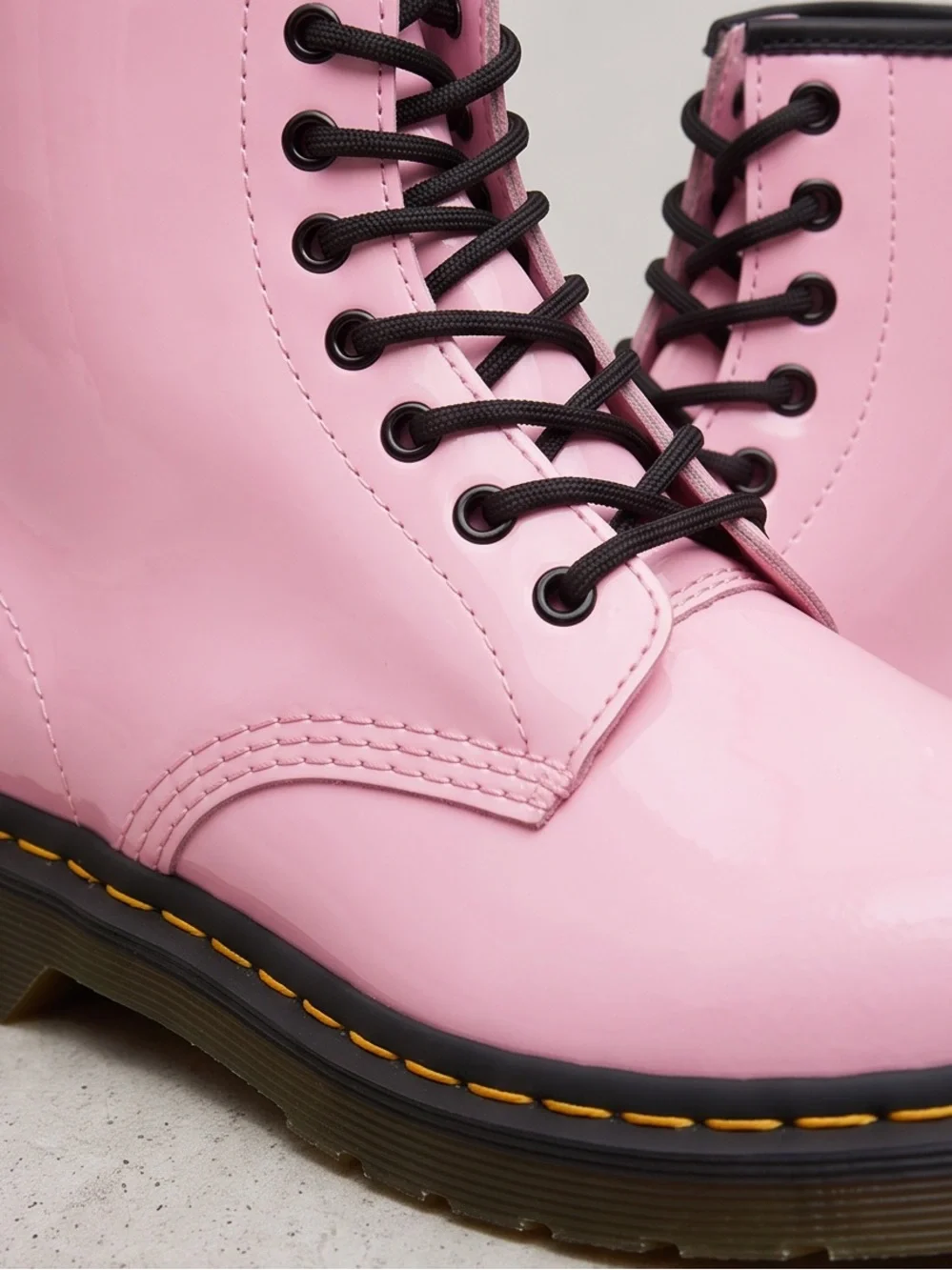 Dr. Martens 1460 Patent Lamper Light Pink 8-Eye Lace-Up Boots size 6